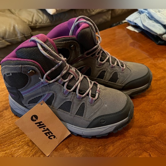 Hiking boots - Picture 3 of 3